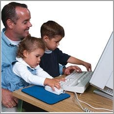 Kinder am Computer surfen Internet