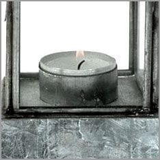 Tealight in lamp