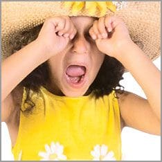 niña llorando y gritando
