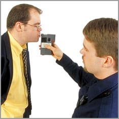 Polizist, Mann, Alkoholkontrolle