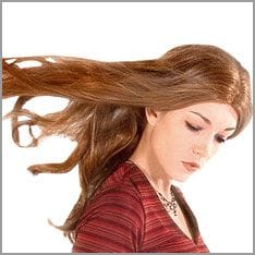 Frau mit langen Haaren