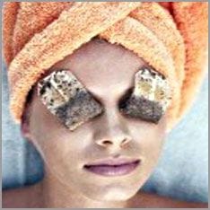 Teebeutel auf Augen