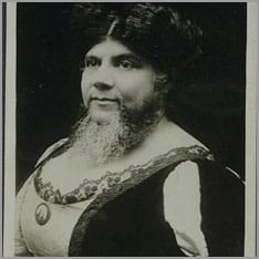 Frau mit Damenbart