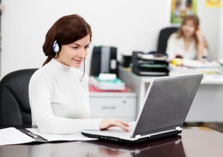 Frau am Computer