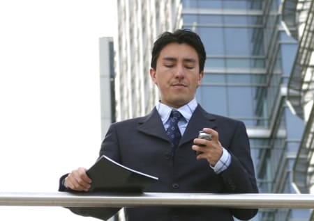 Mann mit Handy