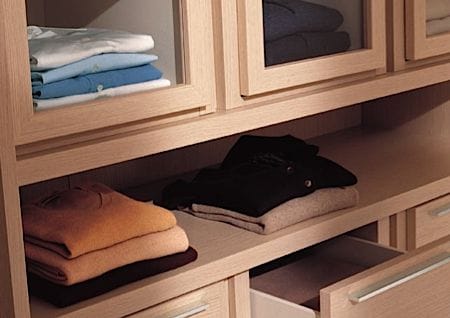 Pullover im Kleiderschrank