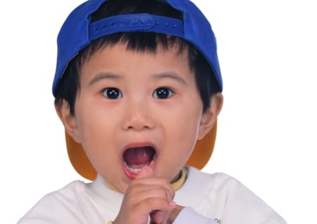 kleiner Junge als Rapper