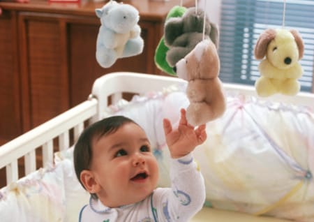 Baby und Musik-Mobile