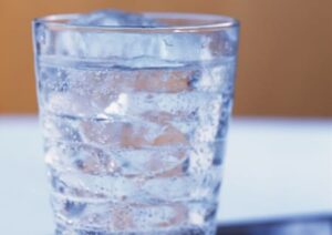 Destilliertes Wasser