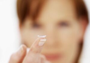 Contact lens carrier
