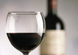 Rotwein und Rotweinglas