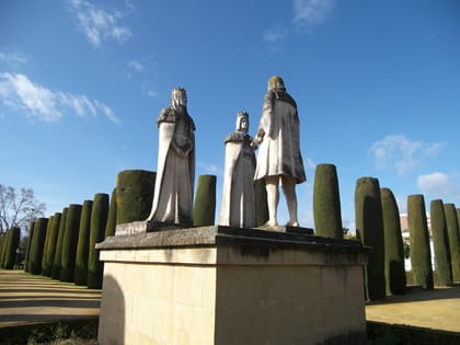 Alcazar garden with statues in Cordoba La estatuas del jardín del Alcazar, en Córdoba