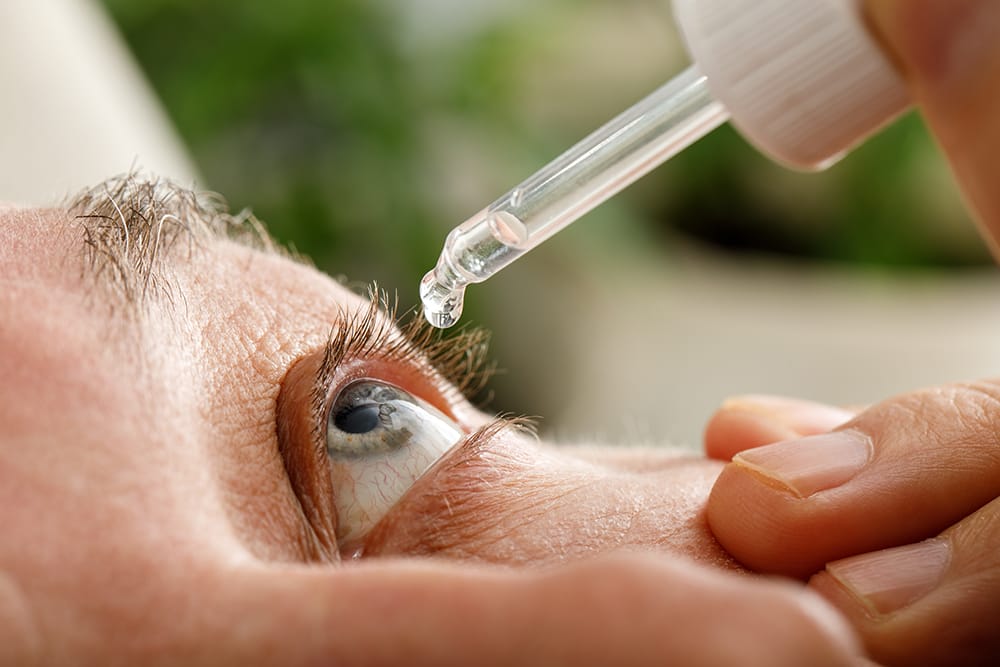 Sand in the eye: How to get sand out of the eyes