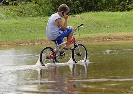 Handy im Wasser