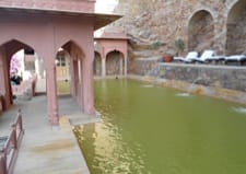 Neemrana Fort Pool2