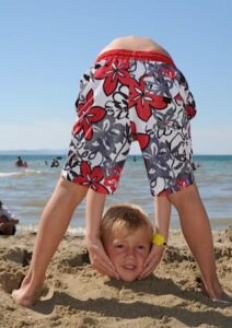 Lustige Bilder: Kopfloses Kind