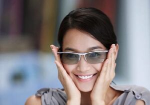 Frau mit 3D-Brille