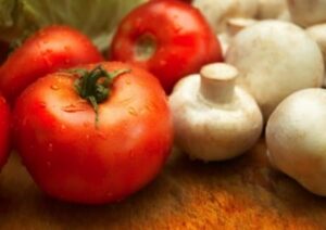 Tomaten und Pilze