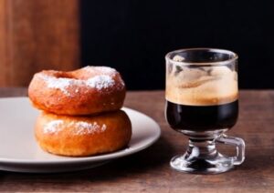 Donuts und Kaffee
