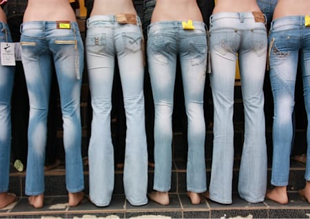 Jeans für kurvenreiche Mädchen Jeans im Schaufenster