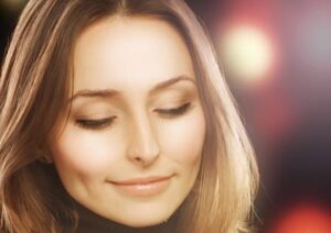 Schönes Make-up und Haarstyling