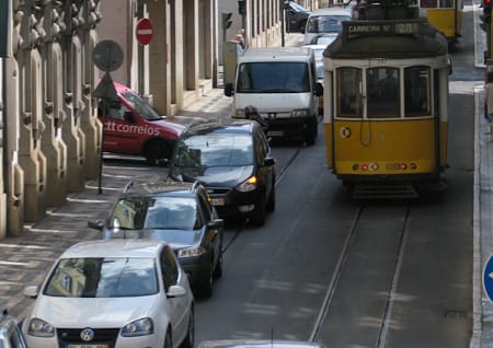 Strassenbahn und Autos