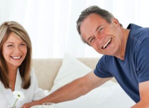 Frau und Mann in reiferem Alter