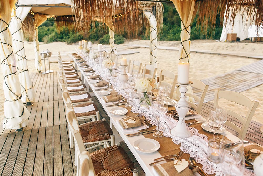 Heiraten in Spanien decoratives Set am Strand